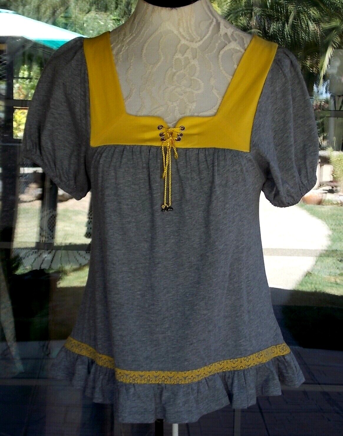 Babydoll Style Short Sleeve Ruffle Trim Derek Heart Shirt Sz S, M 34-36″ Bust