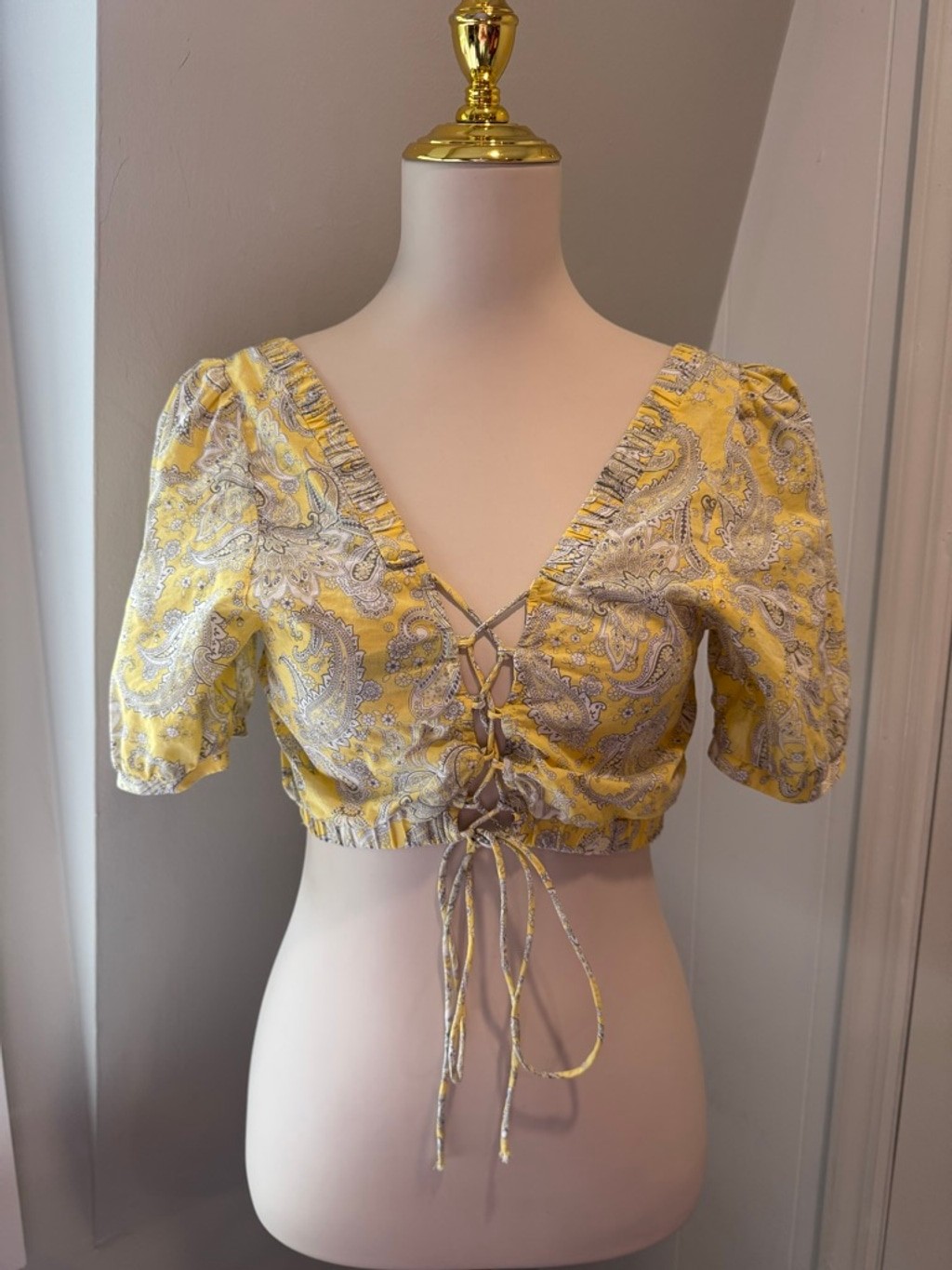 H&M Divided Yellow Paisley Lace-Up Crop Top Boho Peasant Blouse Size Small