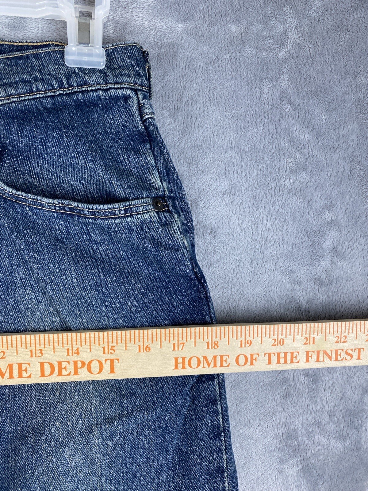 Genuine Wrangler Men’s Regular Fit Blue Jeans Size 29 x 30 (measured 28 x 28.5)