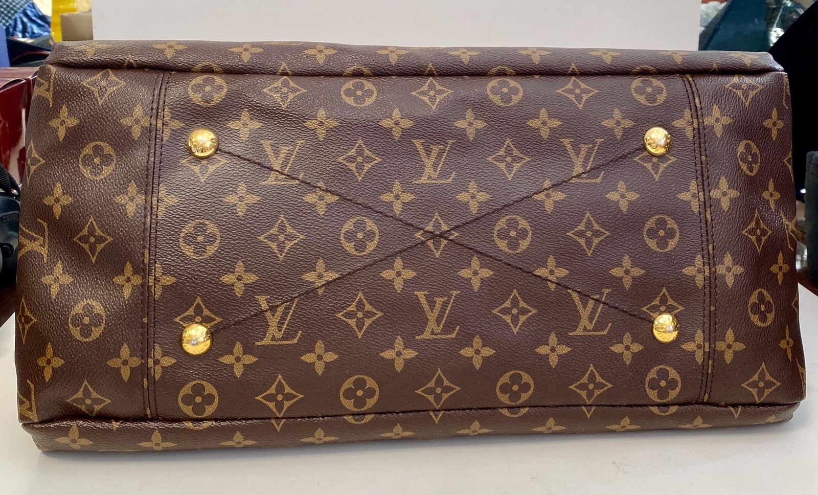 Authentic Louis Vuitton Monogram Artsy MM Shoulder Bag