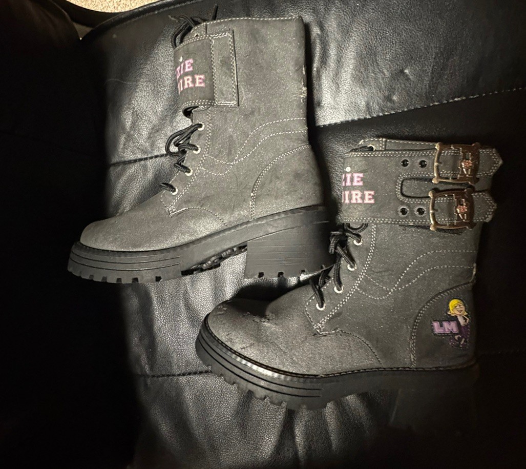 Y2K Lizzie McGuire bedazzled strap boots womens 2.5 vintage Disney Hillary duff
