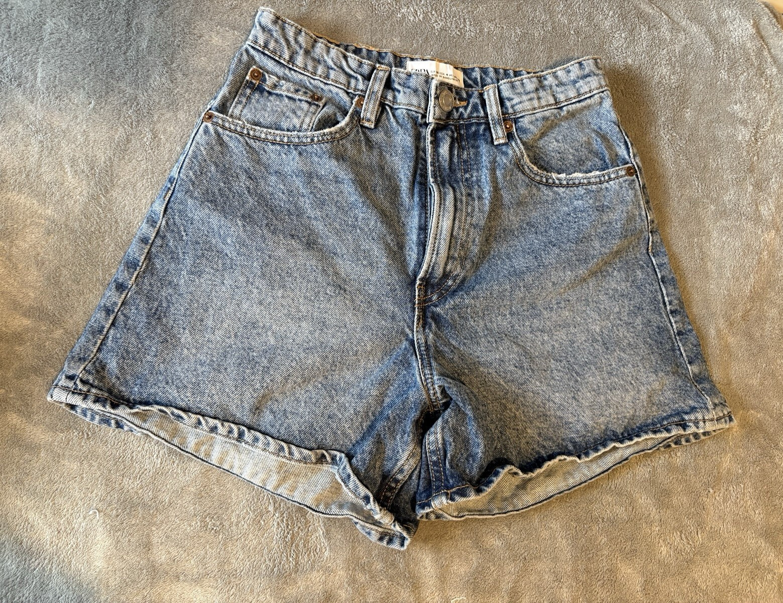 ZARA Women’s Light Wash Blue Denim Cut-Off Shorts Size 4 5-Pocket Button