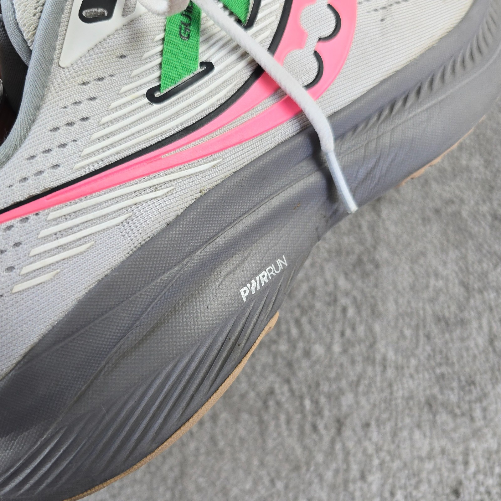 Saucony Guide 16 Womens Size 9 Running Shoes Light Gray White Pink Sneakers Low