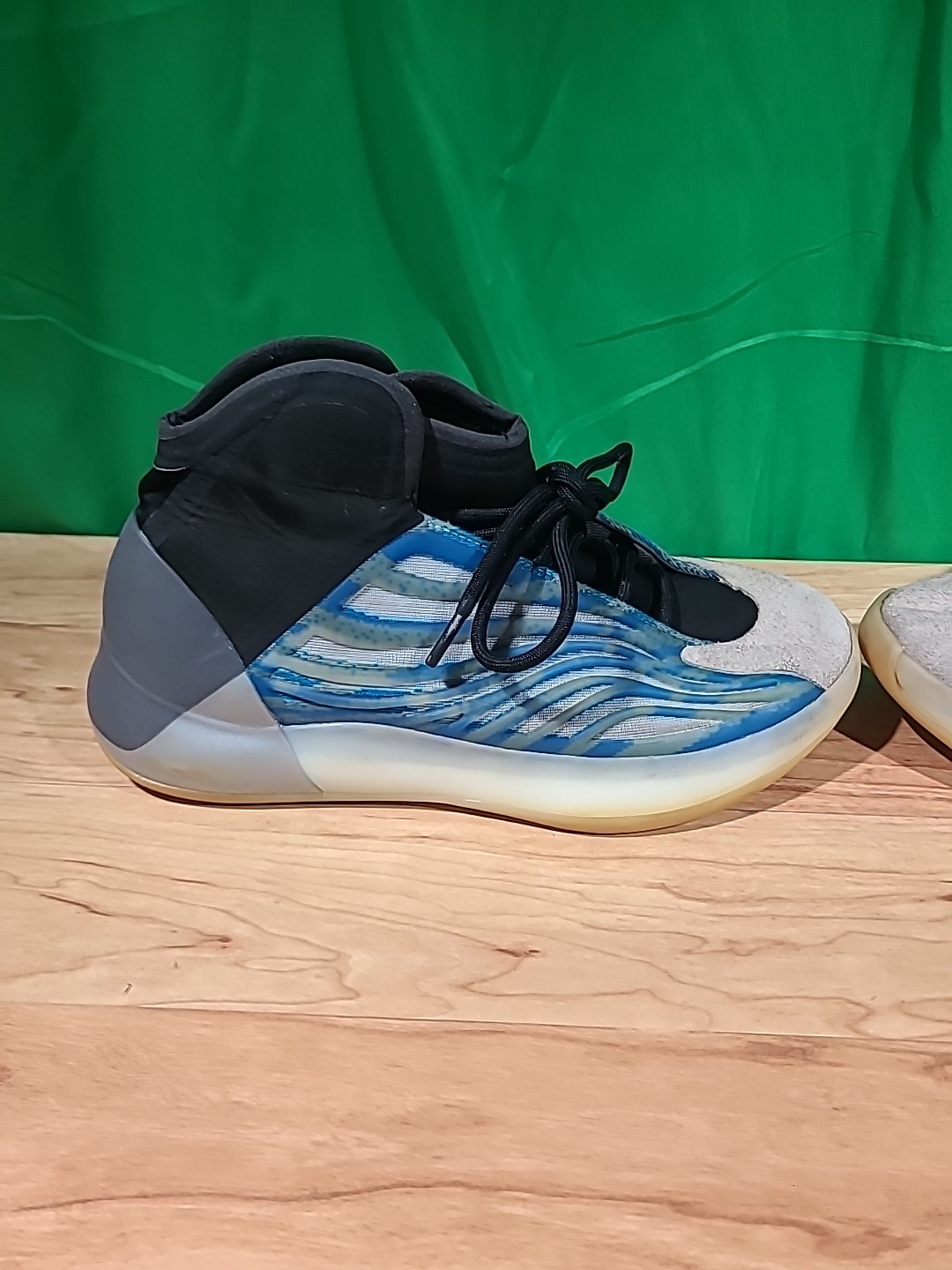 Adidas Yeezy Quantum Basketball Blue Sneakers GZ8872 – Men’s Size 9 US