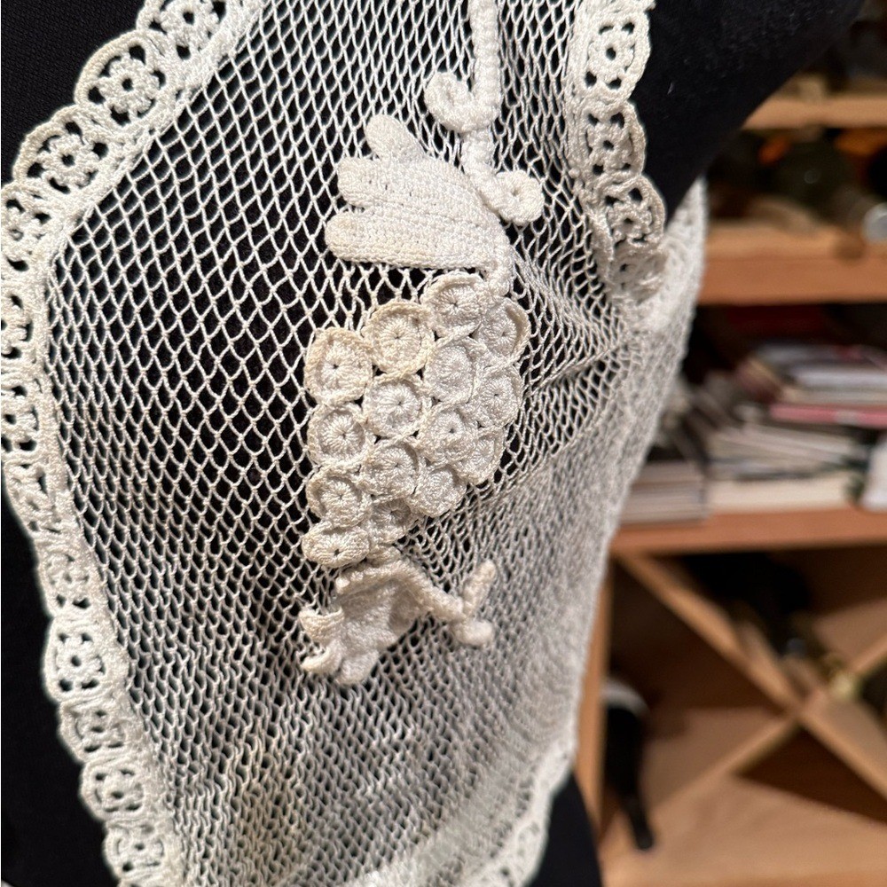 Vintage Hand Crocheted Cotton Mesh Vest Cream Floral Applique Cottagecore Small