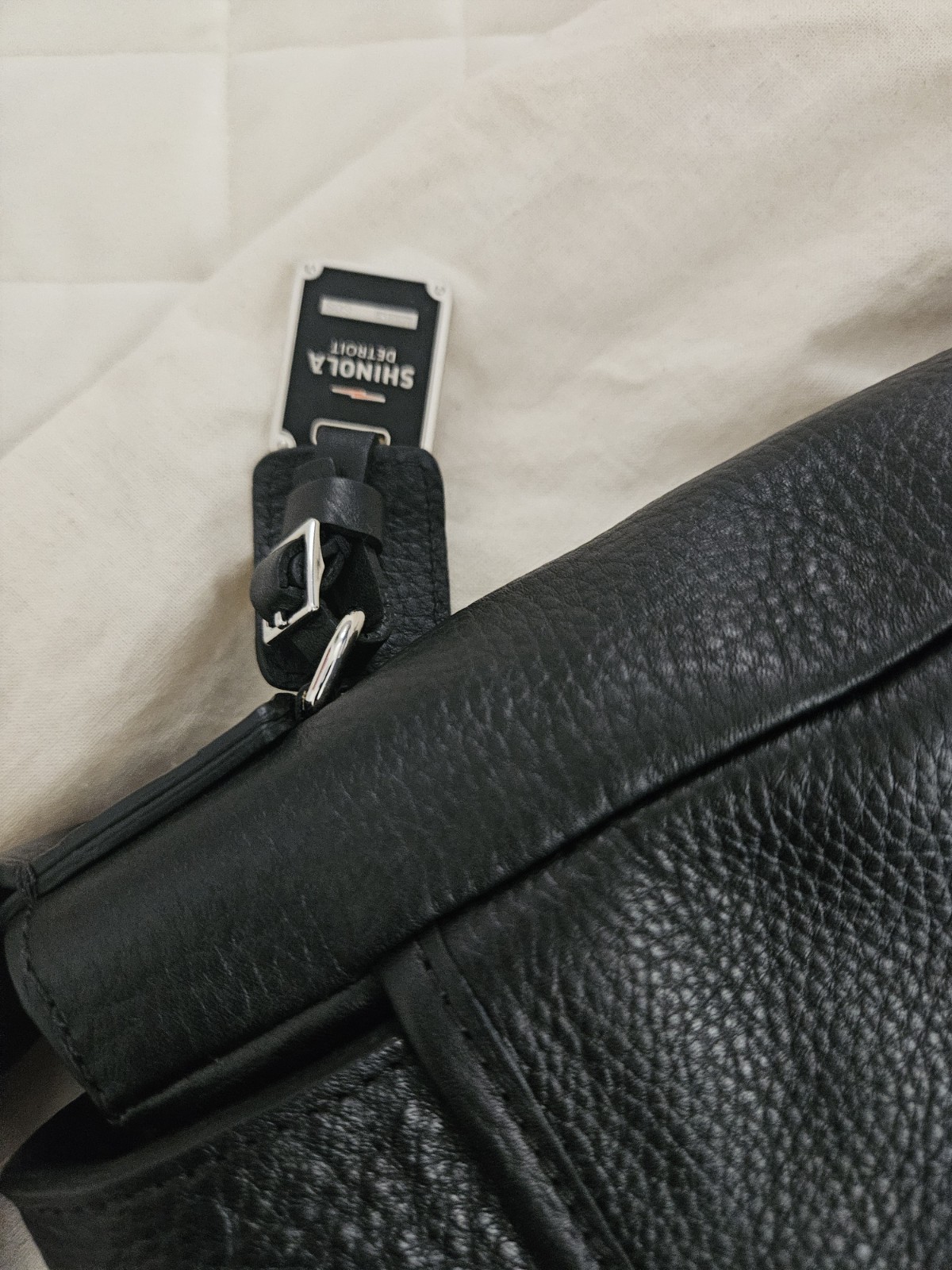 Shinola Black Large Men’s Messenger Bag Push Lock, Adjustable Strap Pockets