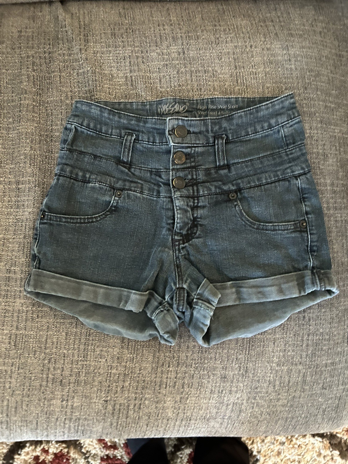 Mossimo Womens Sz 2/26 High Rise Short 3 Button Fly w/zipper denim Jean Shorts