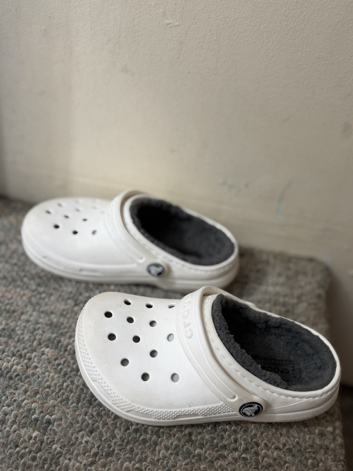 Crocs Classic Lined Clog Kids Size C11 White Fuzzy Fleece Lined Slip-On Shoes