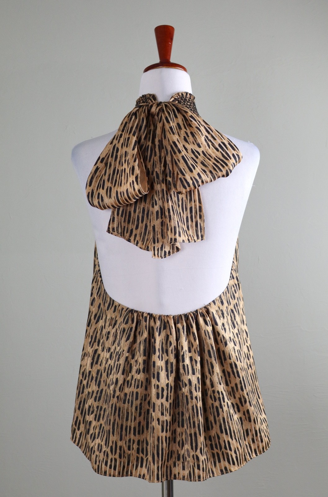 ALICE + OLIVIA $250 Almira Leopard Print Smocked Tie Neck Halter Top Size Small