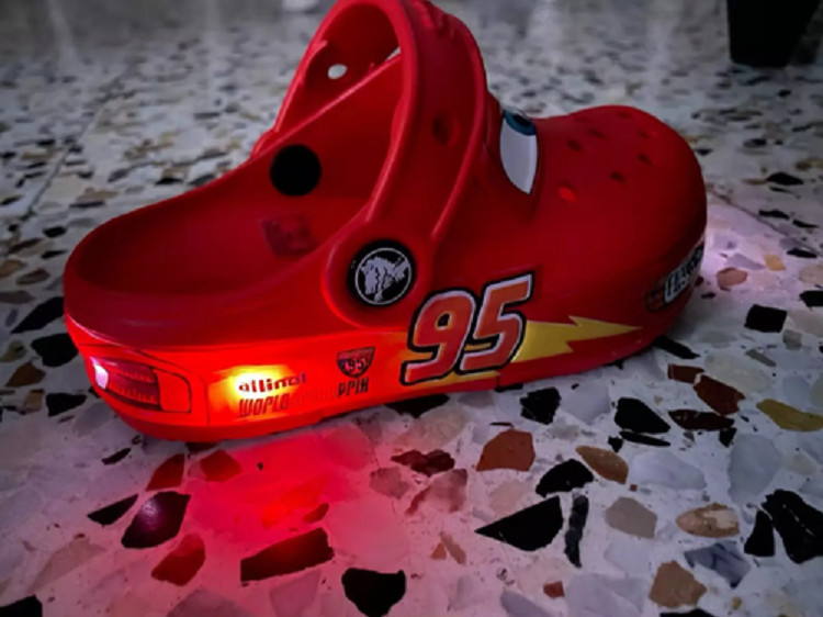 Kid’s LIGHT-UP Lightning McQueen Crocs boys girls Shoes Clog Disney C8-J3 Size !