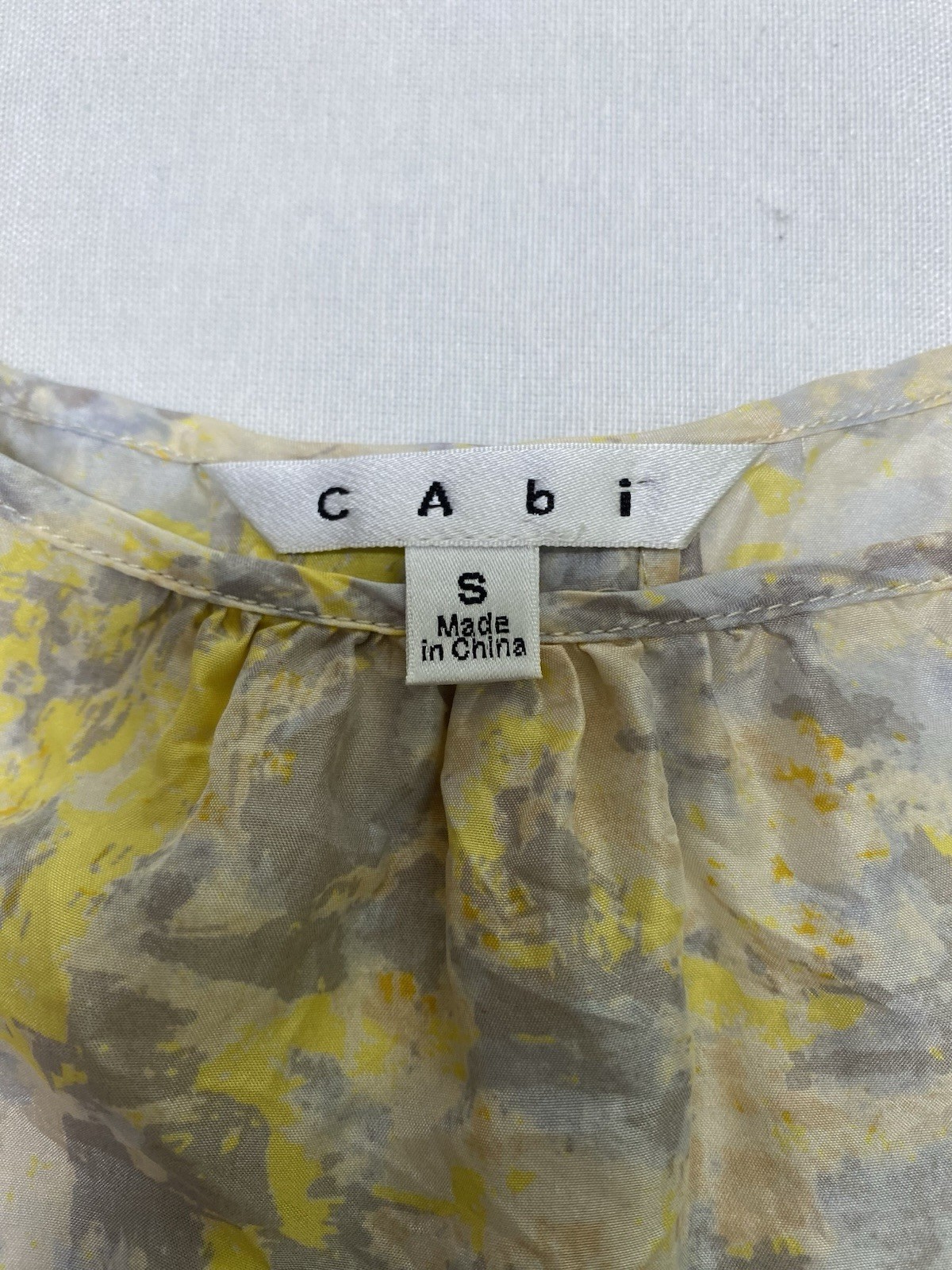 Cabi Silk Button Down Back Tank Top Yellow Beige Women’s Size Small (w)