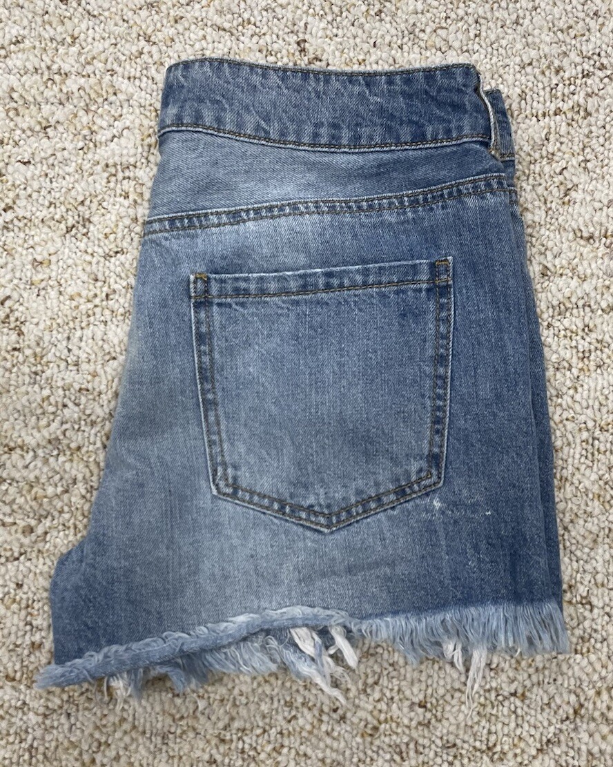 Forever 21 Jean Shorts Women’s Tag Size 28 Distressed Denim Cut Off (Waist 30″)
