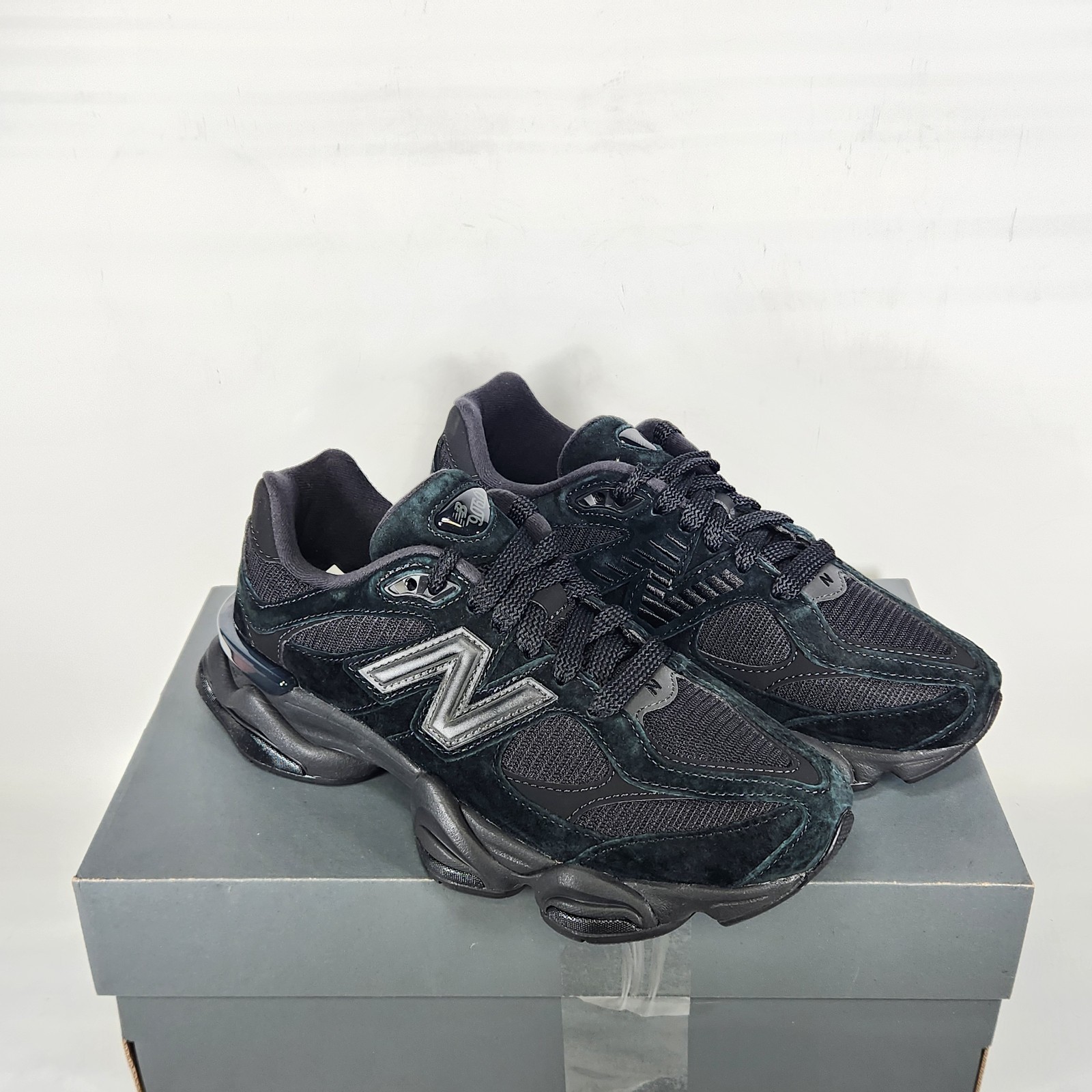 5.5 MEN / 7 WOM – New Balance 9060 – Black / Phantom / Magnet – U9060BPM (sc)