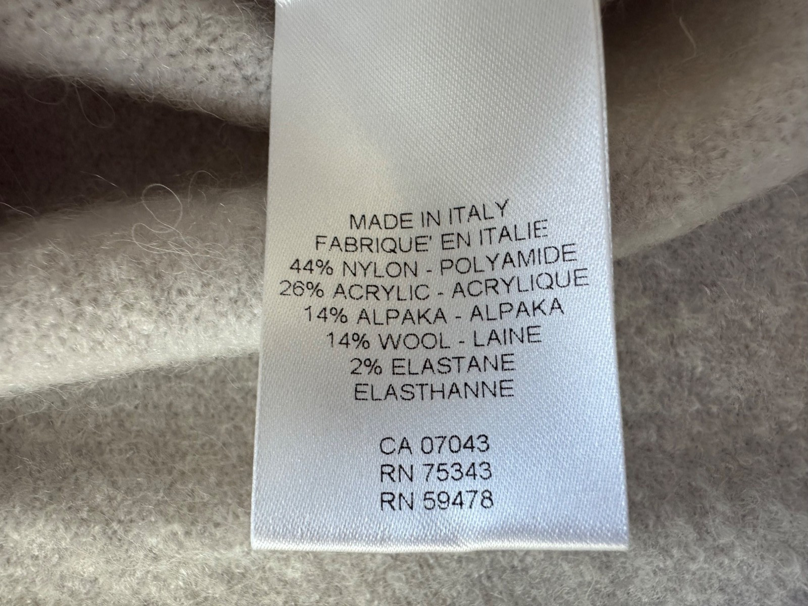 Bianco & Blu Women’s Medium Wool Blend Light Grey V-neck Sweater