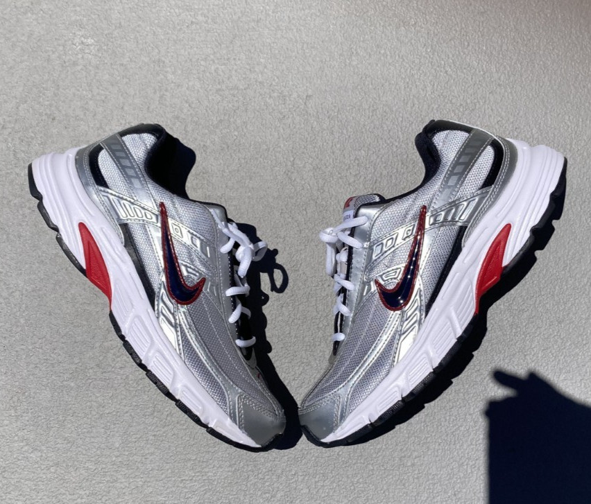 Nike Initiator Running Shoes Mens Size 9 Silver Red Navy Athletic Sneakers Y2K