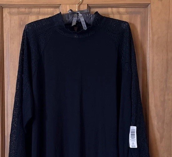 TORRID LONG SLEEVE LACE TOP SUPER SOFT 3 3X 3XL 22/24 NEW