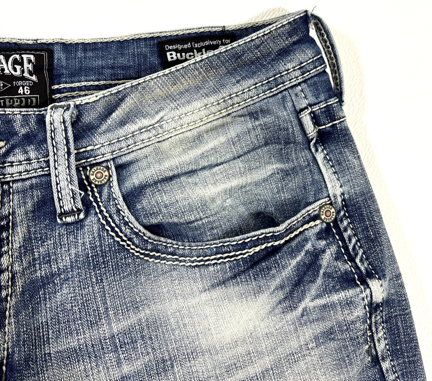 Salvage Buckle Mayhem Jeans Mens 33R Straight Fit Light Wash Whiskered Denim EUC