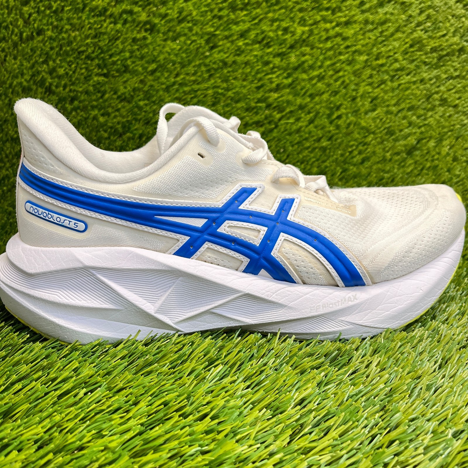 Asics Novablast 5 ATC White Tuna Mens Size 9 Athletic Running Shoes Sneakers