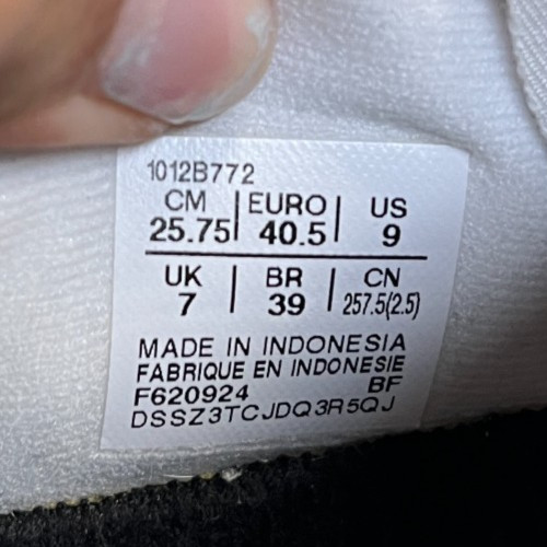 Asics Gel-Cumulus 27 Womens Size 9 White Athletic Running Walking Shoes Sneakers