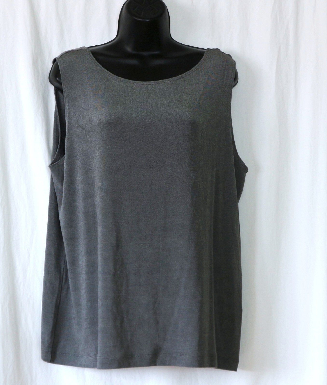 CHICO’S TRAVELERS Slvlss ‘Tweedy’ Grey ScpNck Top 44 In Chst – Sz 3 (XL) EXC