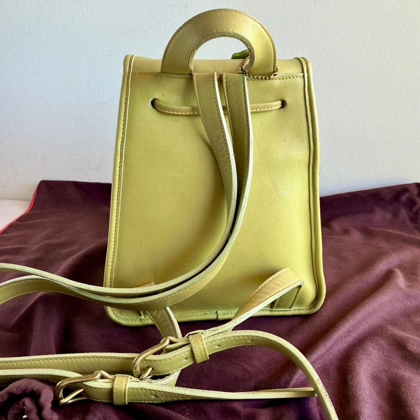 COACH Vintage Daypack Drawstring Turnlock Backpack Lime Green Leather USA Auth