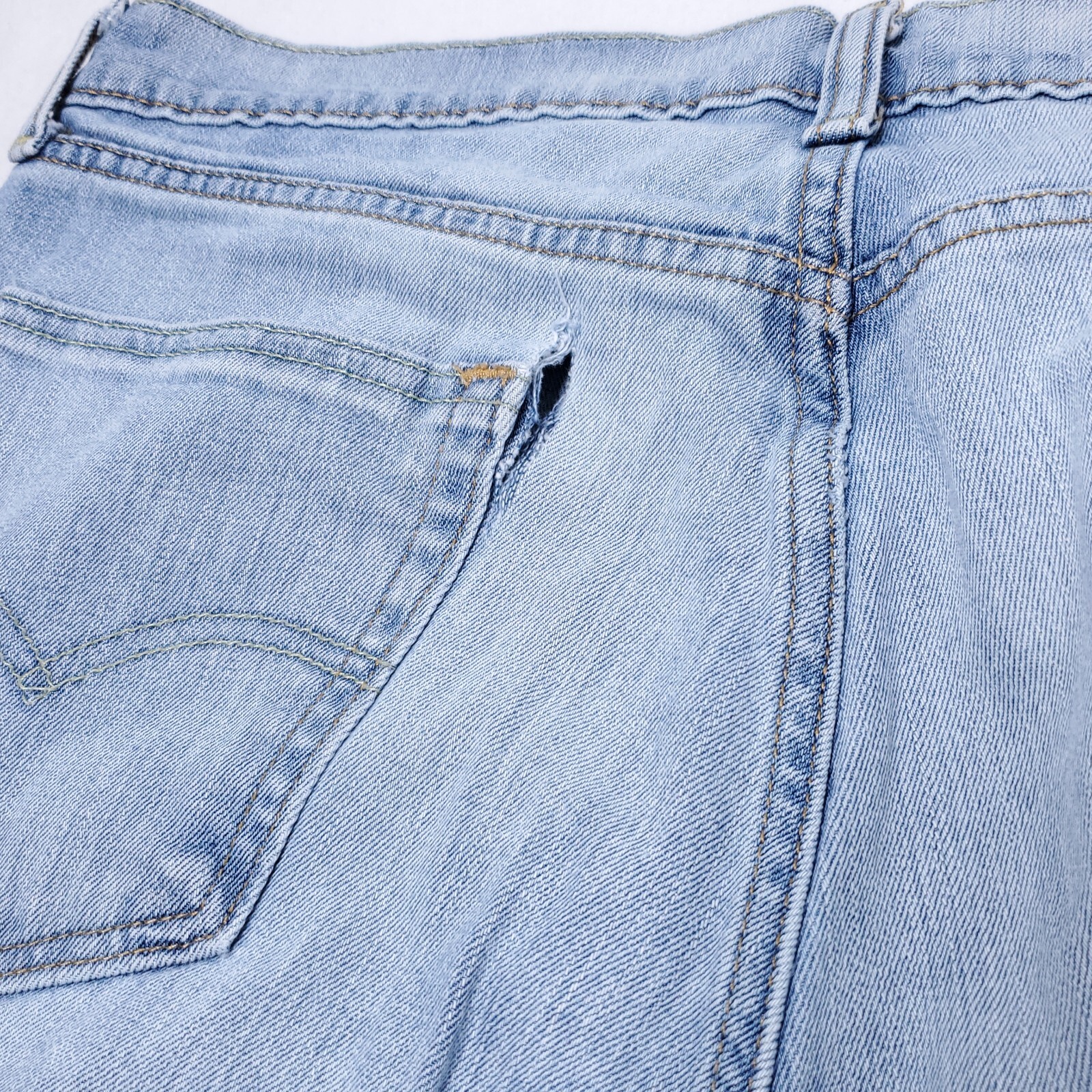 Levi’s 500 Series Regular Straight Leg Jeans Size 32×32 Light Wash Distressed