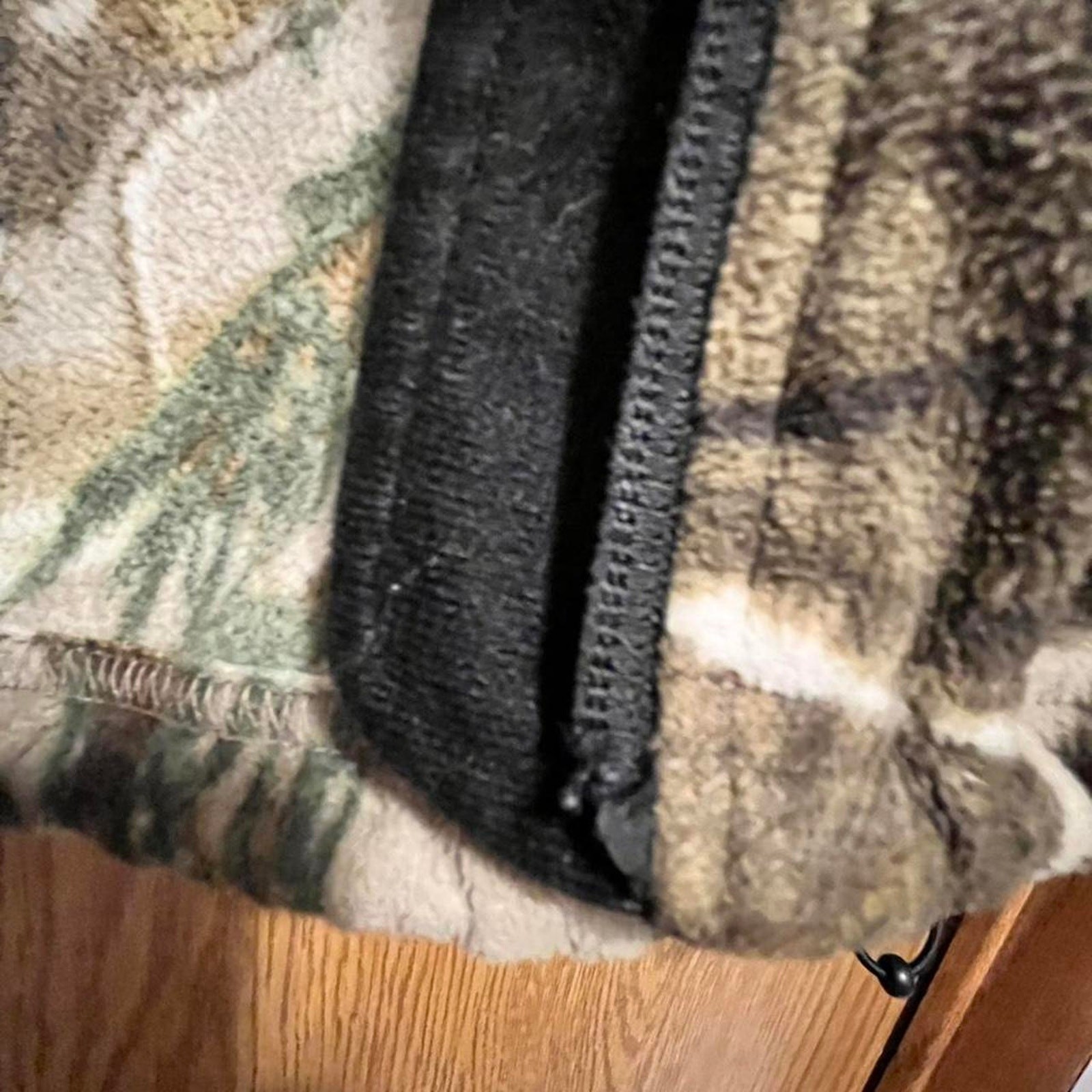 Realtree Hunter’s Fleece woodland – L – zipper catch needs quick repair (pic 4)