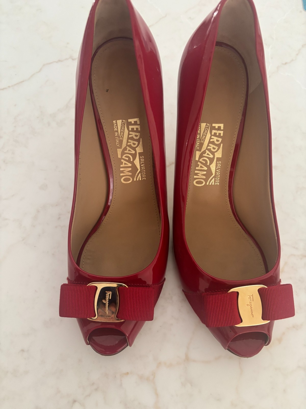 Classic Ferragamo pump in glossy red patent leather