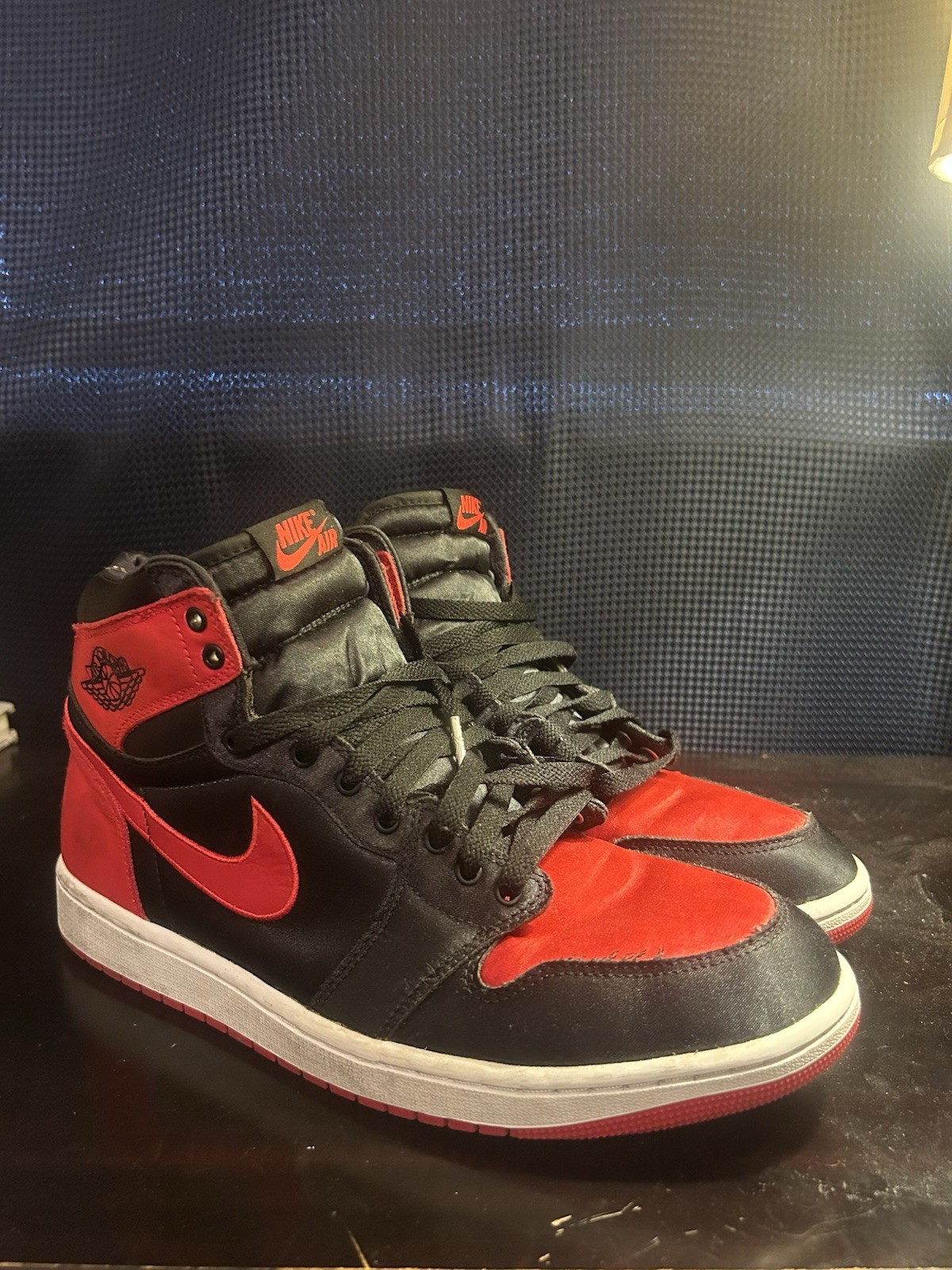 Nike Air Jordan 1 Men’s Mid Top Leather Lace Up Sneakers Black/Red’Satin’