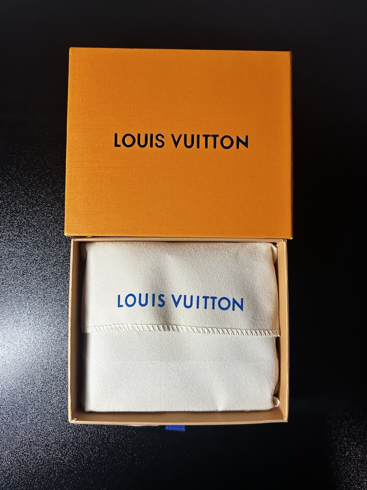 Louis Vuitton Men’s Black Monogram Bifold Wallet Logo Credit Card Feature