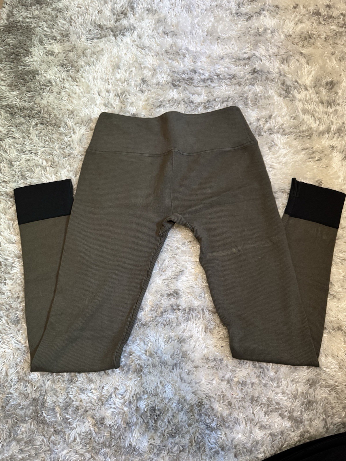 Fabletics Women’s Juniors L Gray/Black Colorblock Knit Ankle Leggings