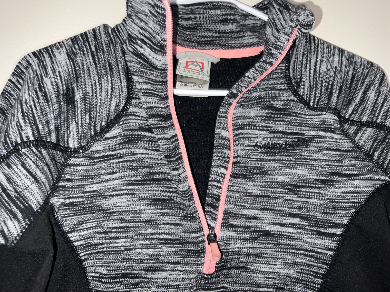 Avalanche Long Sleeve 1/4 Zip Jacket Pull Over Medium Breathable ￼￼￼￼Wicking EUC