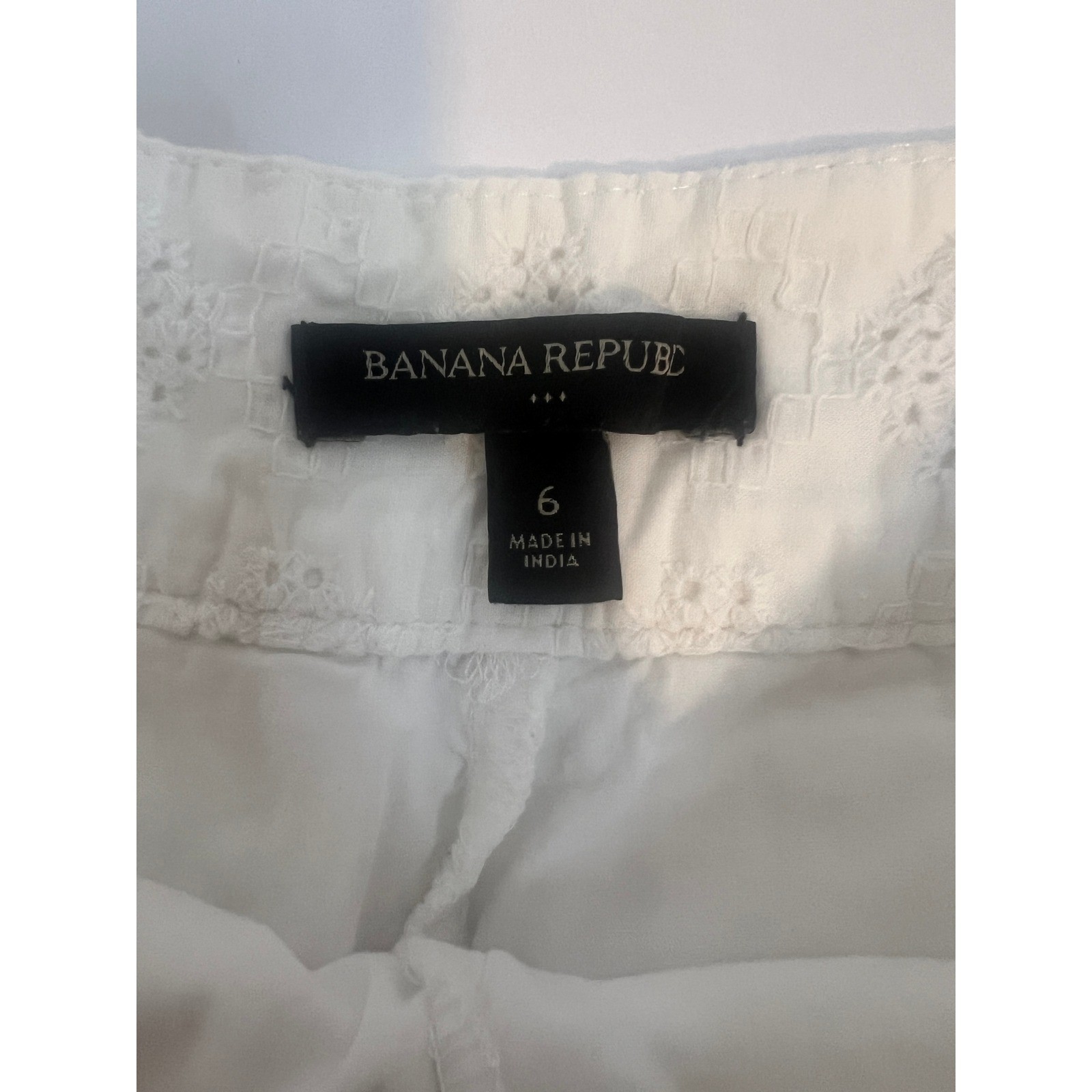 Banana Republic Womens White Cotton Eyelet Shorts Side Zip Size 6