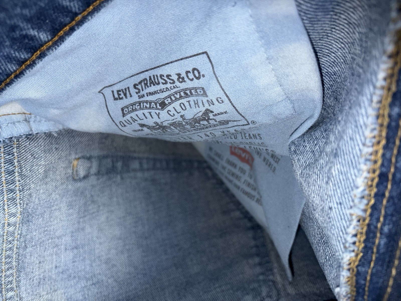 Vintage 1990’s Levi’s 565 Men’s Loose Fit Wide-Leg Cotton Denim Jeans DEADSTOCK