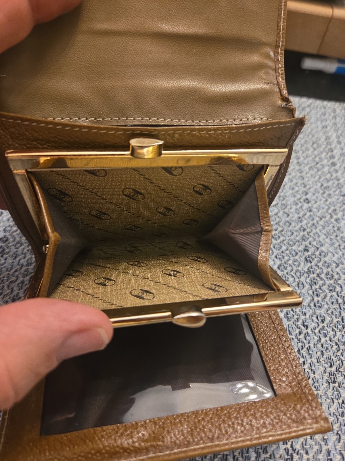 Vintage Gucci Trifold Wallet One Small Rip Starting In Corner Seen In Pictures