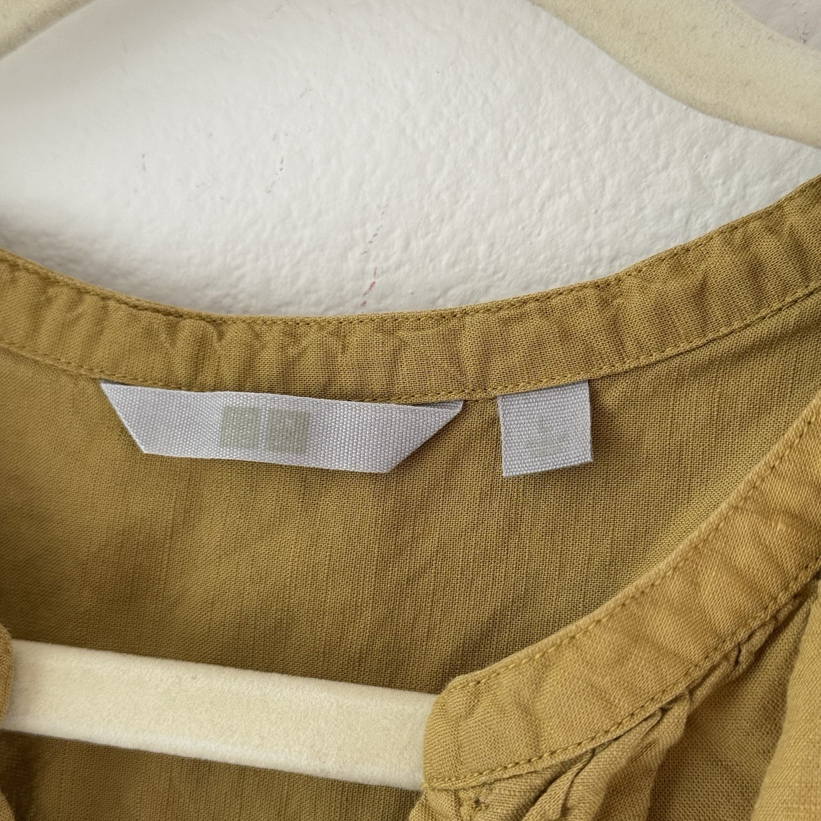 Uniqlo Linen Blend Volume Short Sleeve Blouse Womens Size Large Mustard Yellow