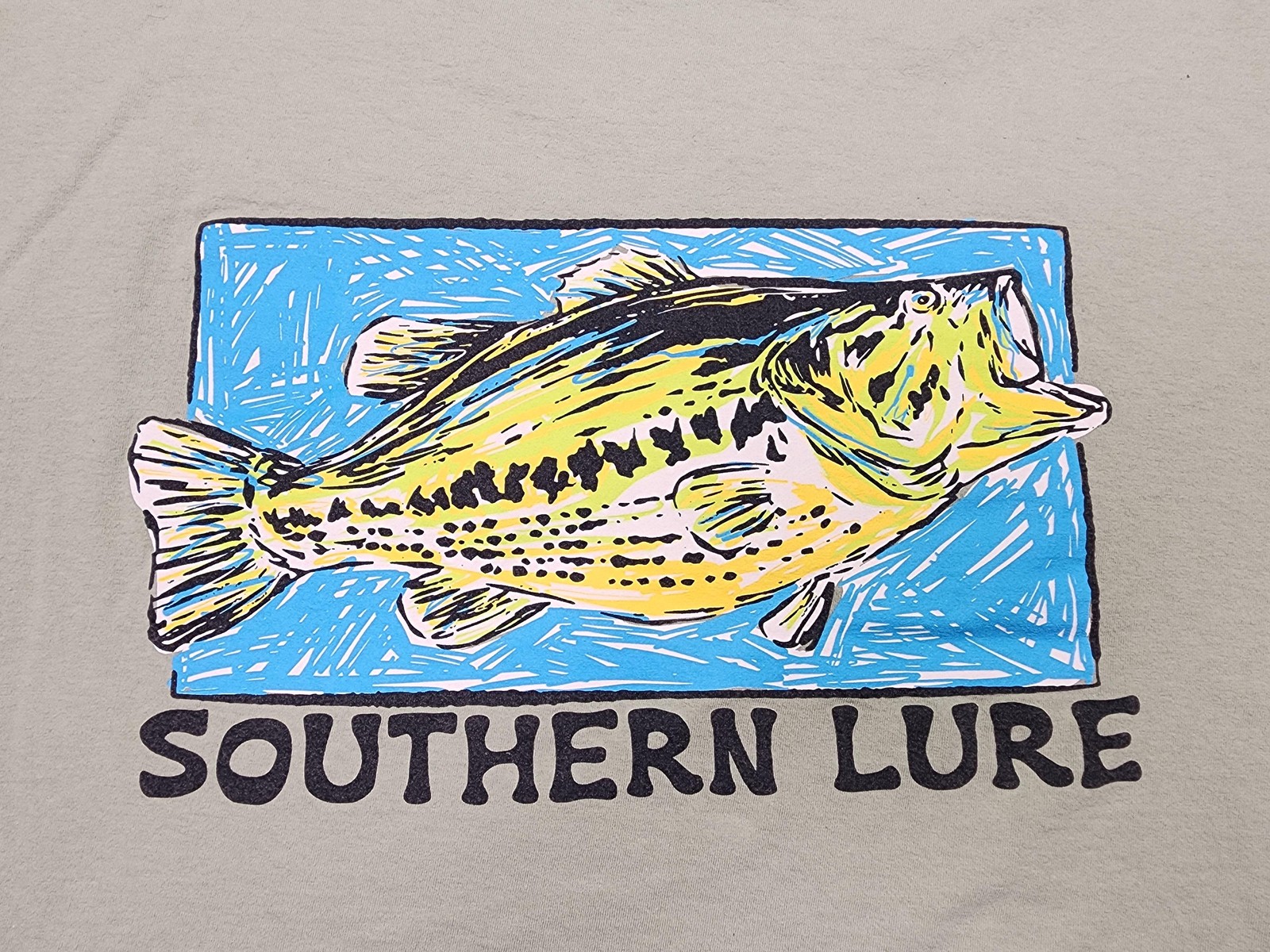 Southern Lure Shirt Mens 2XL Green Fish Graphic Pocket Tee 100% Cotton Tagless