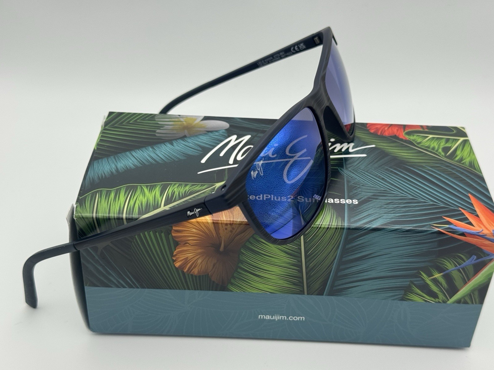 Maui Jim LELE KAWA B811-03S – Dark Navy Stripe / Blue Hawaii Lens