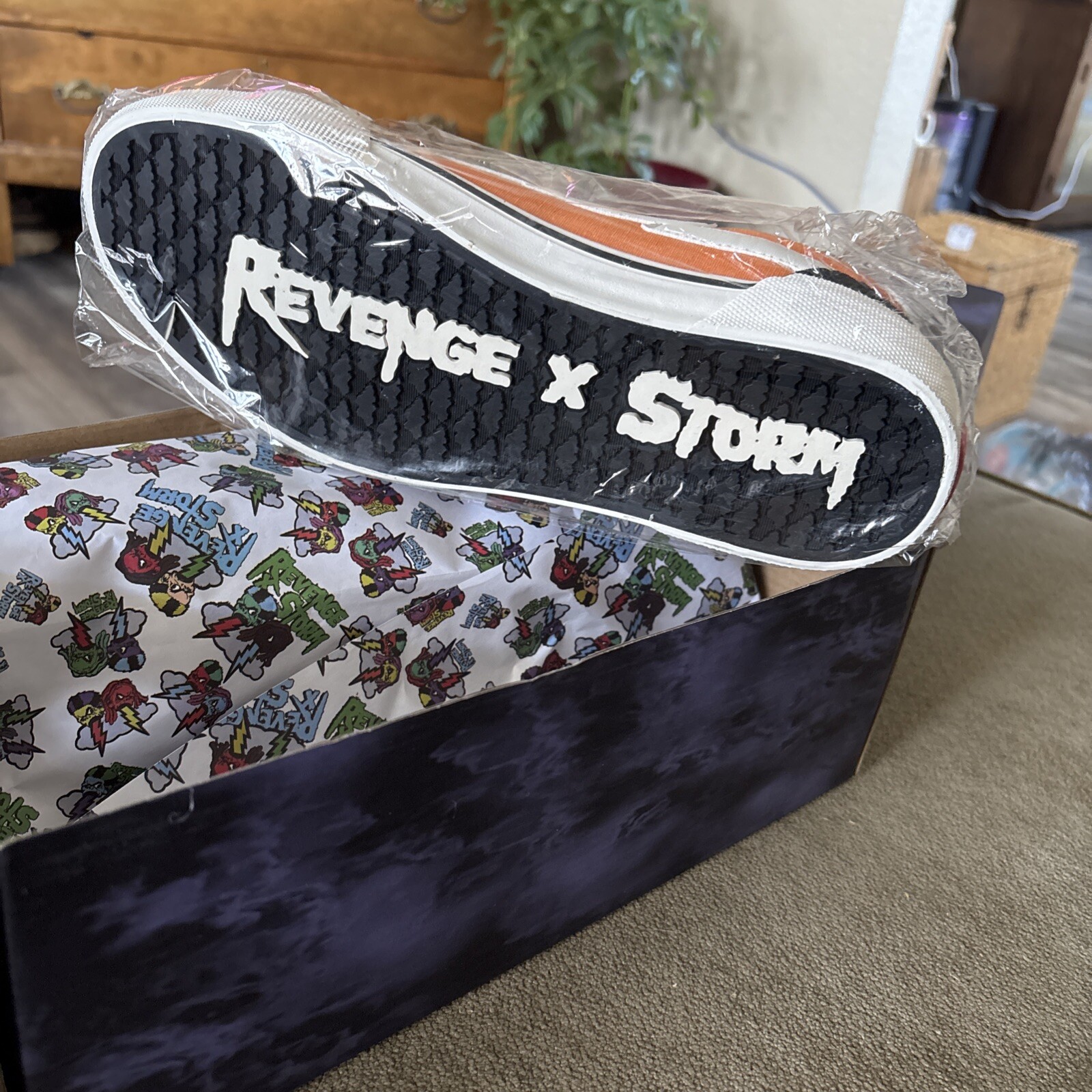revenge x storm size Men 9 Orange And Black Low Top Women Size 10.5