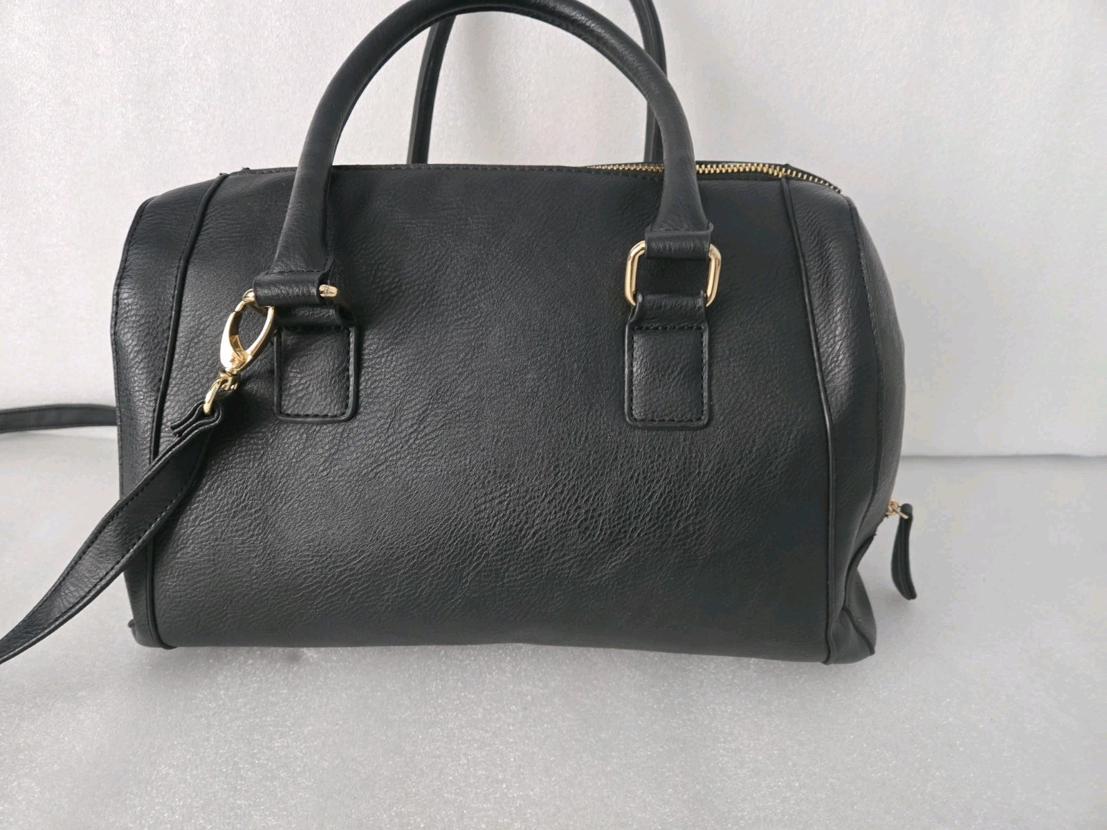 Apt. 9 Black Shoulder Bag Zipper Golden Accents Adjustable Strap Outer Pockets