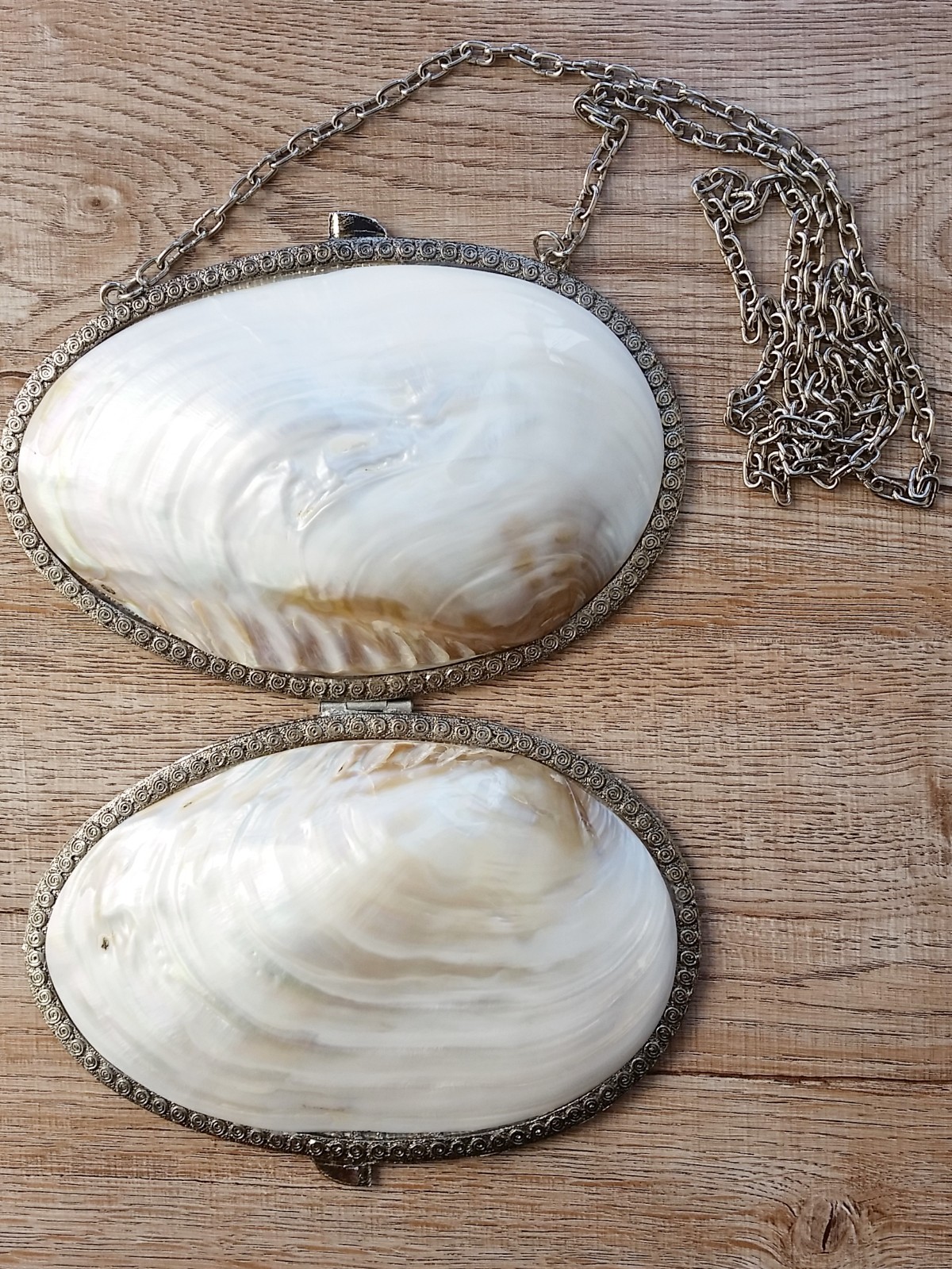 Vtg Mother of Pearl Clutch Bag Shell Pouch Shoulder Chain Hasp White Lady Mom 8″