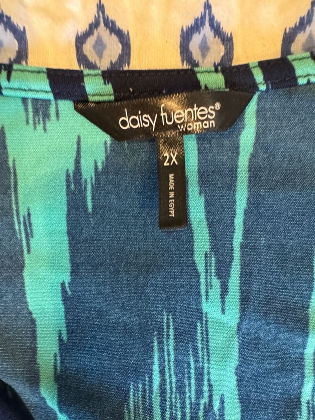 Daisy Fuentes Women’s Twisted Front Short Sleeve Top in Teal and Navy 2X