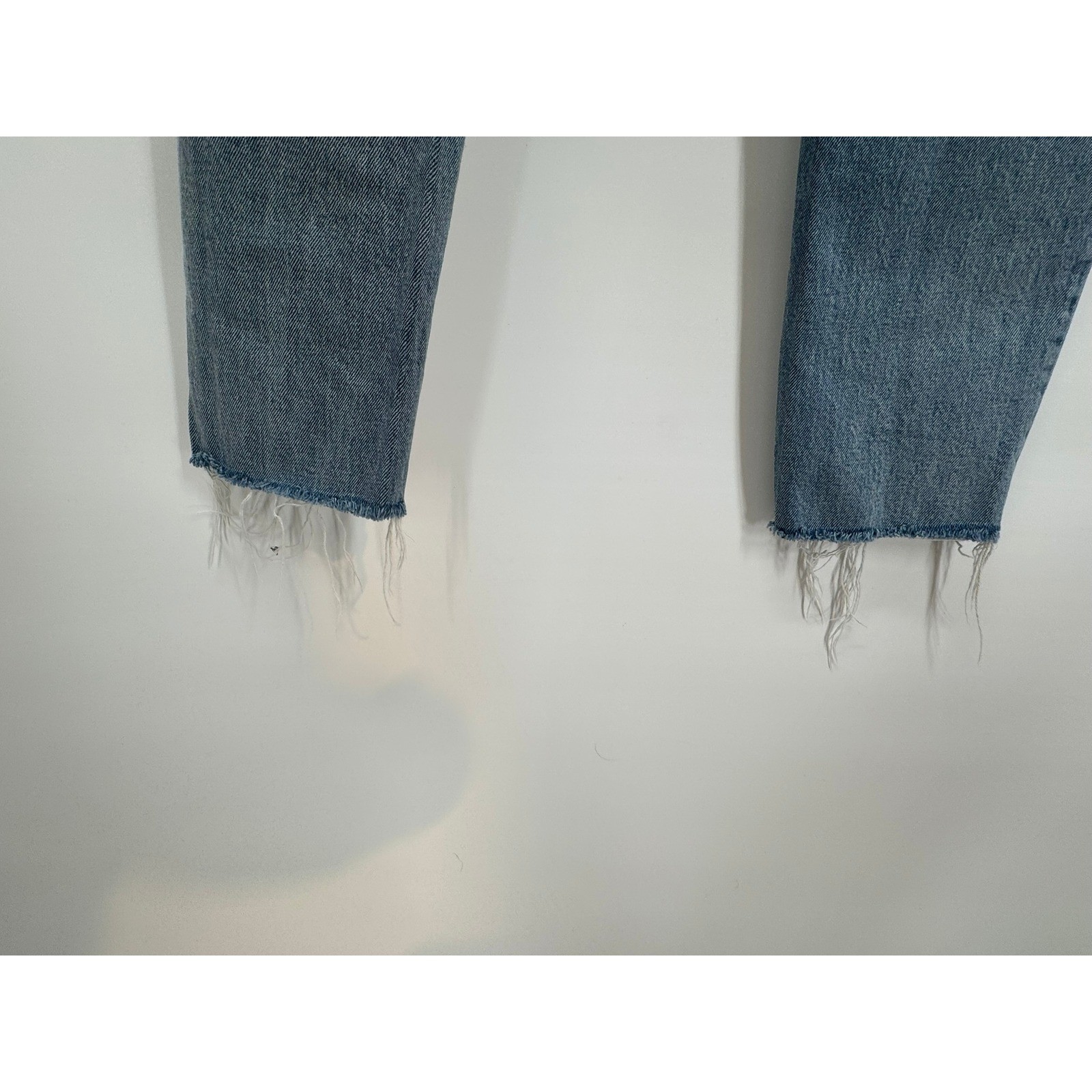 We The Free Women’s 30 Button Fly Jeans Distressed Frayed Hem Denim Light Wash