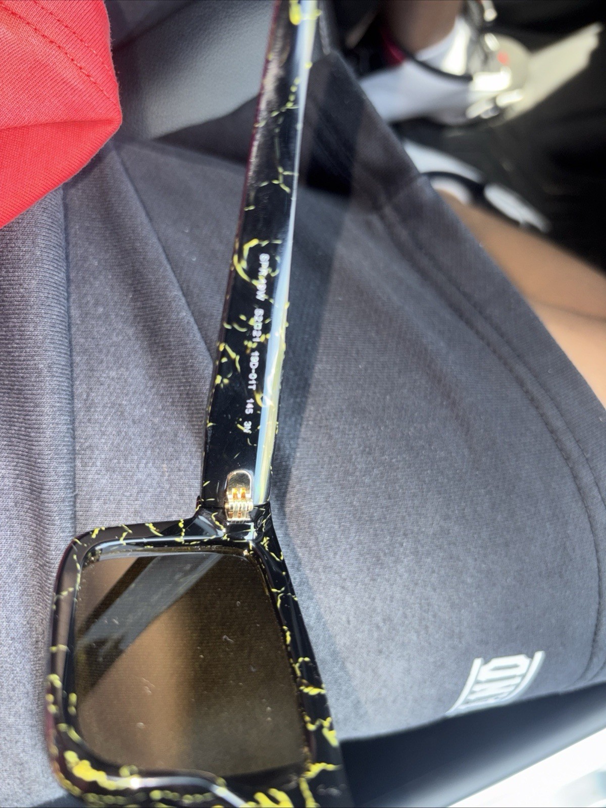 Model: SPR 19W * Size: 52 21 145 * Includes Original PRADA Box