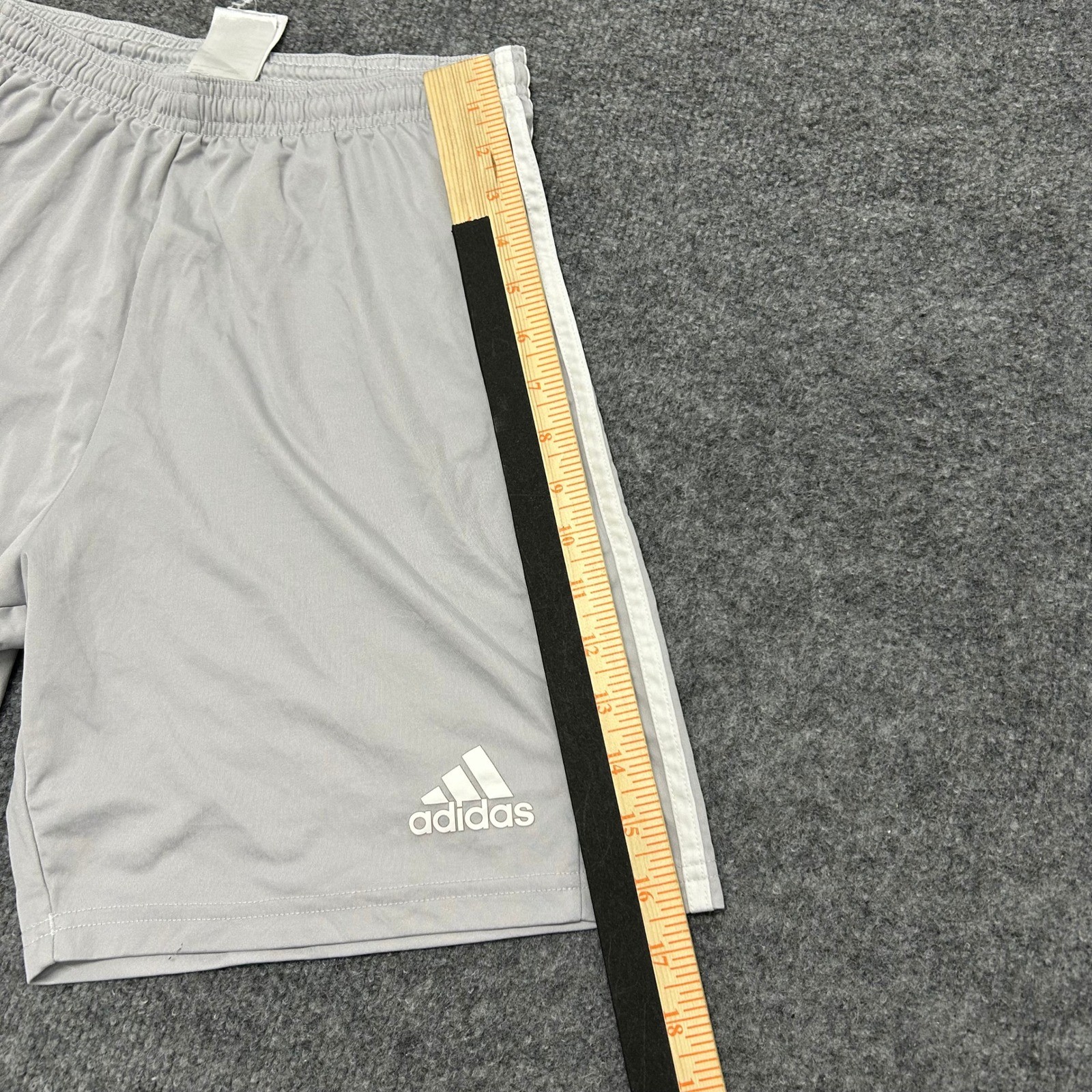 Adidas Shorts Mens Size M Grey 3-Stripe Athletic Gym Casual Elastic Waist