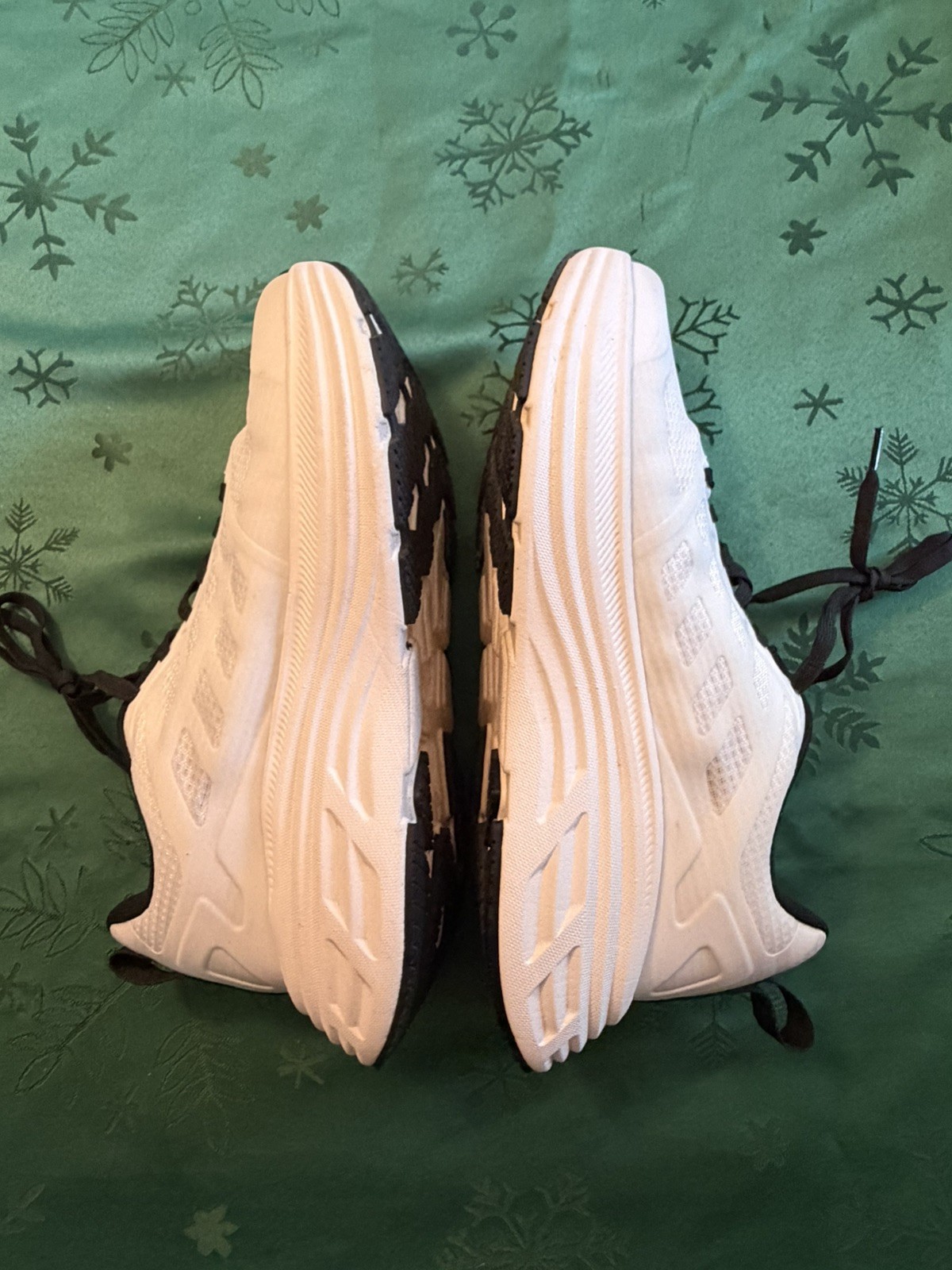 Women’s off White Super Comfy Nortiv8 Tennis Sz 8.5