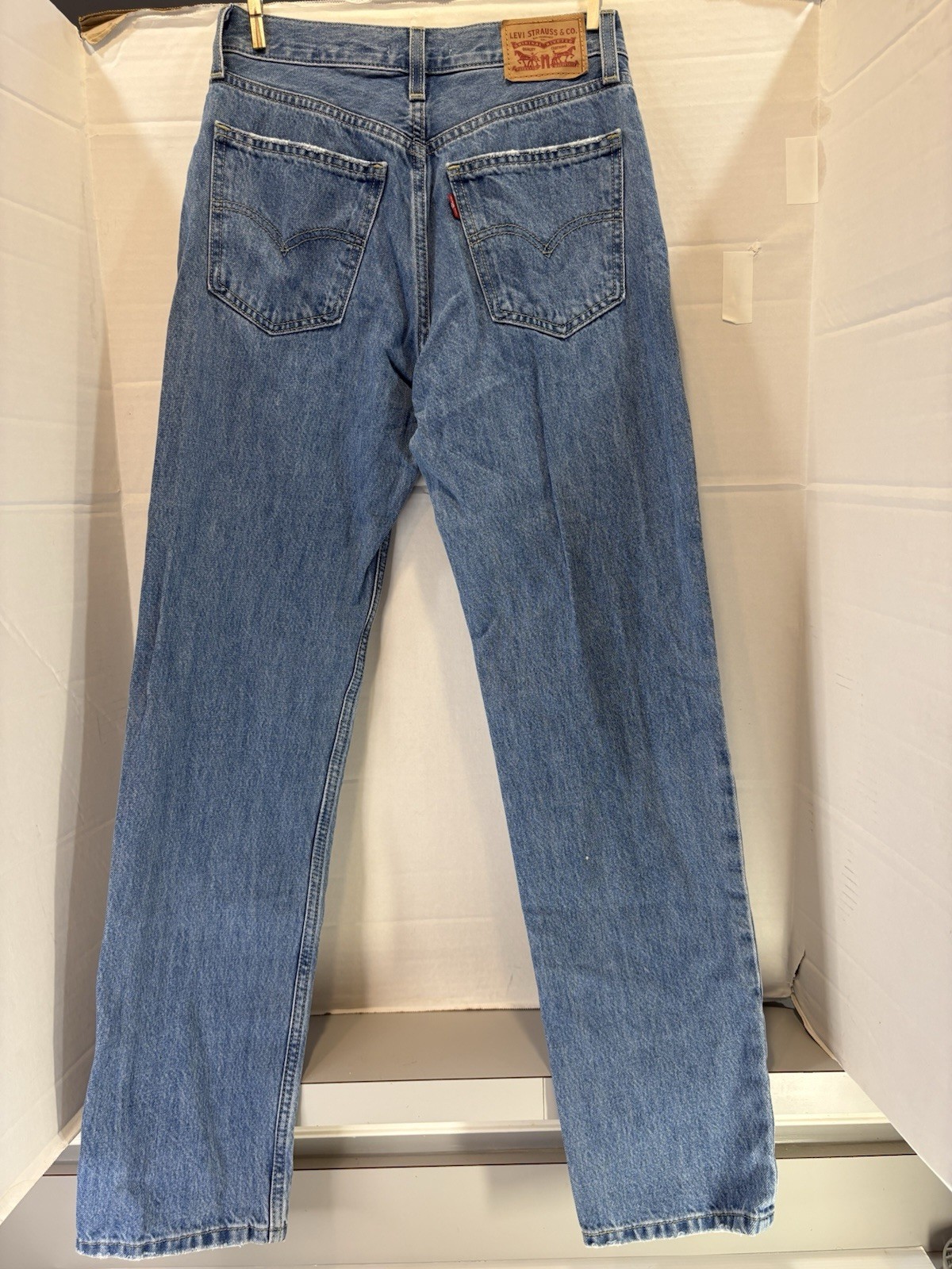 Levi’s Women’s Low Pro Straight Leg Jeans Size 24 Medium Wash Blue Jeans New