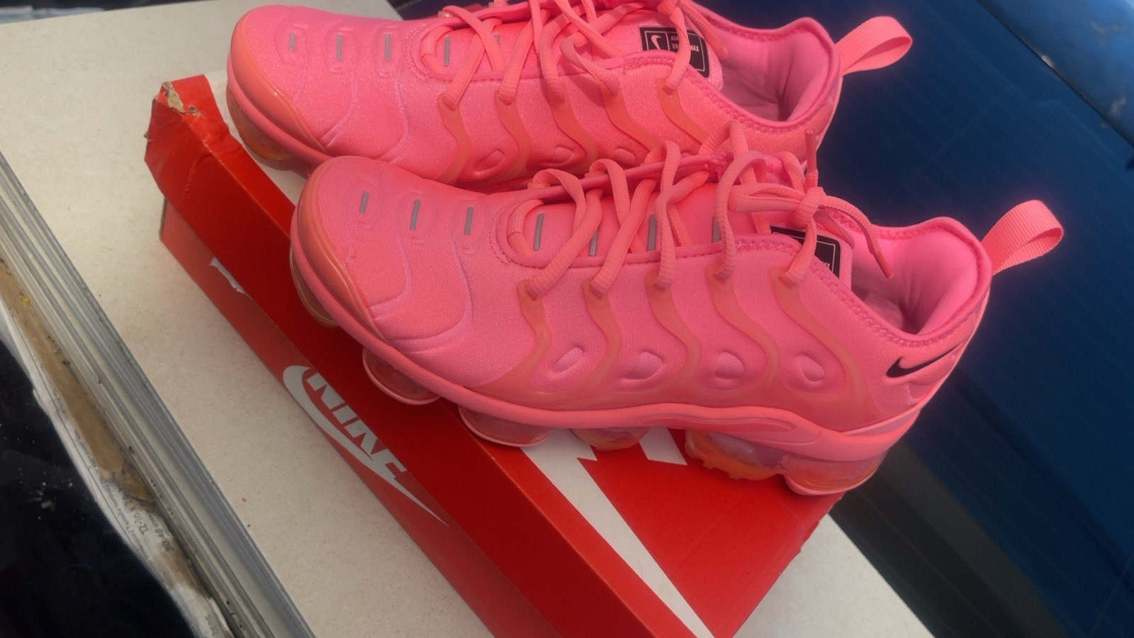 Nike Air VaporMax Plus Woman’s Low-Top Lace-Up Sneakers Pink New w/ Box