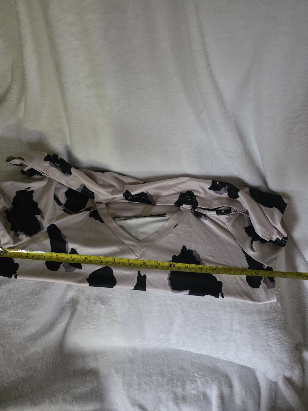 Cold Shoulder V-neck Top Cow Print Gold Chain Strap Detail Tan Black L 8/10