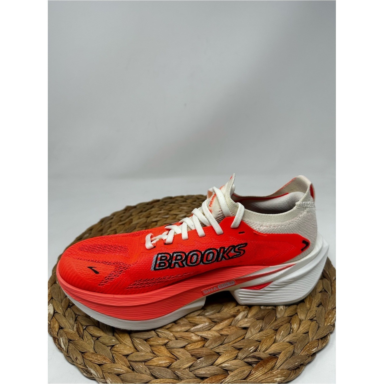 BROOKS Hyperion Max 3 Running Shoes Coconut Fiery Coral Atomizer Size 9 Women’s